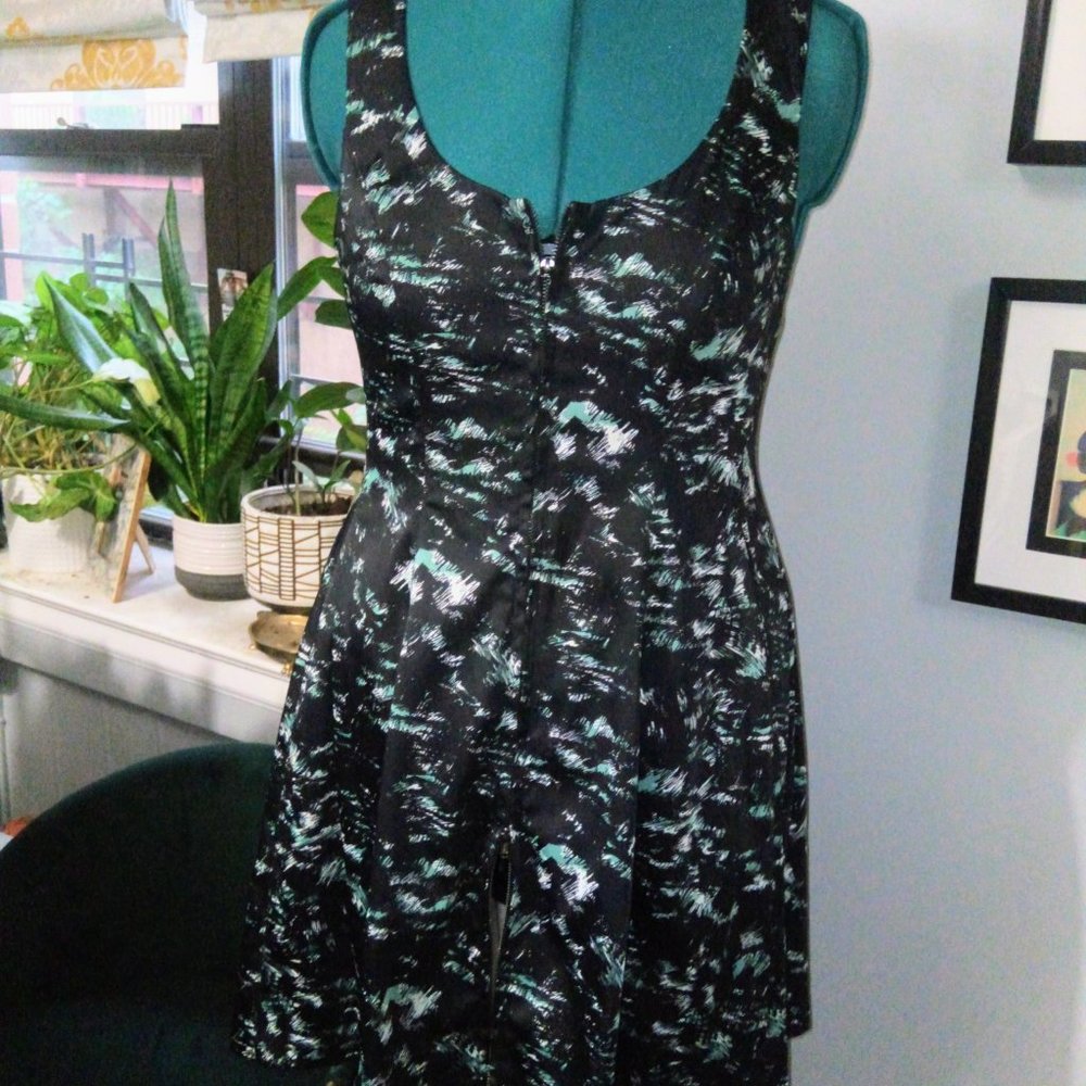 NWOT BCBGeneration Abstract Print Zip Front Dress Sz 10 - Picture 16 of 16